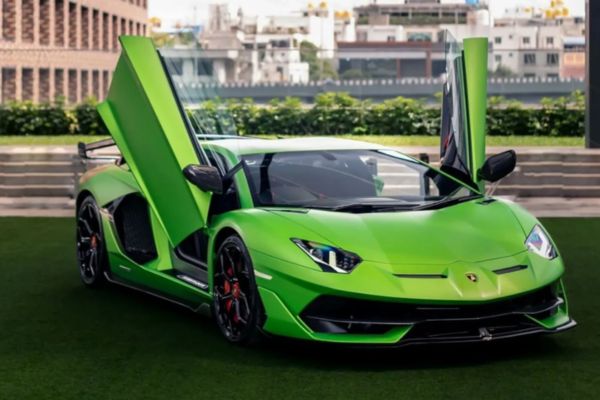 Công chứng hợp đồng mua bán xe siêu sang