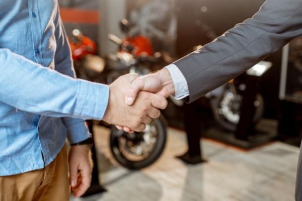 Công chứng hợp đồng mua bán xe thể thao Bentley