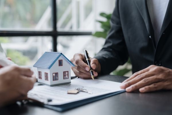 Công chứng thỏa thuận về việc giải quyết quyền sử dụng đất