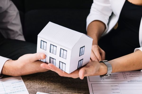 Thuê nhà và chuyển nhượng hợp đồng thuê cho người khác